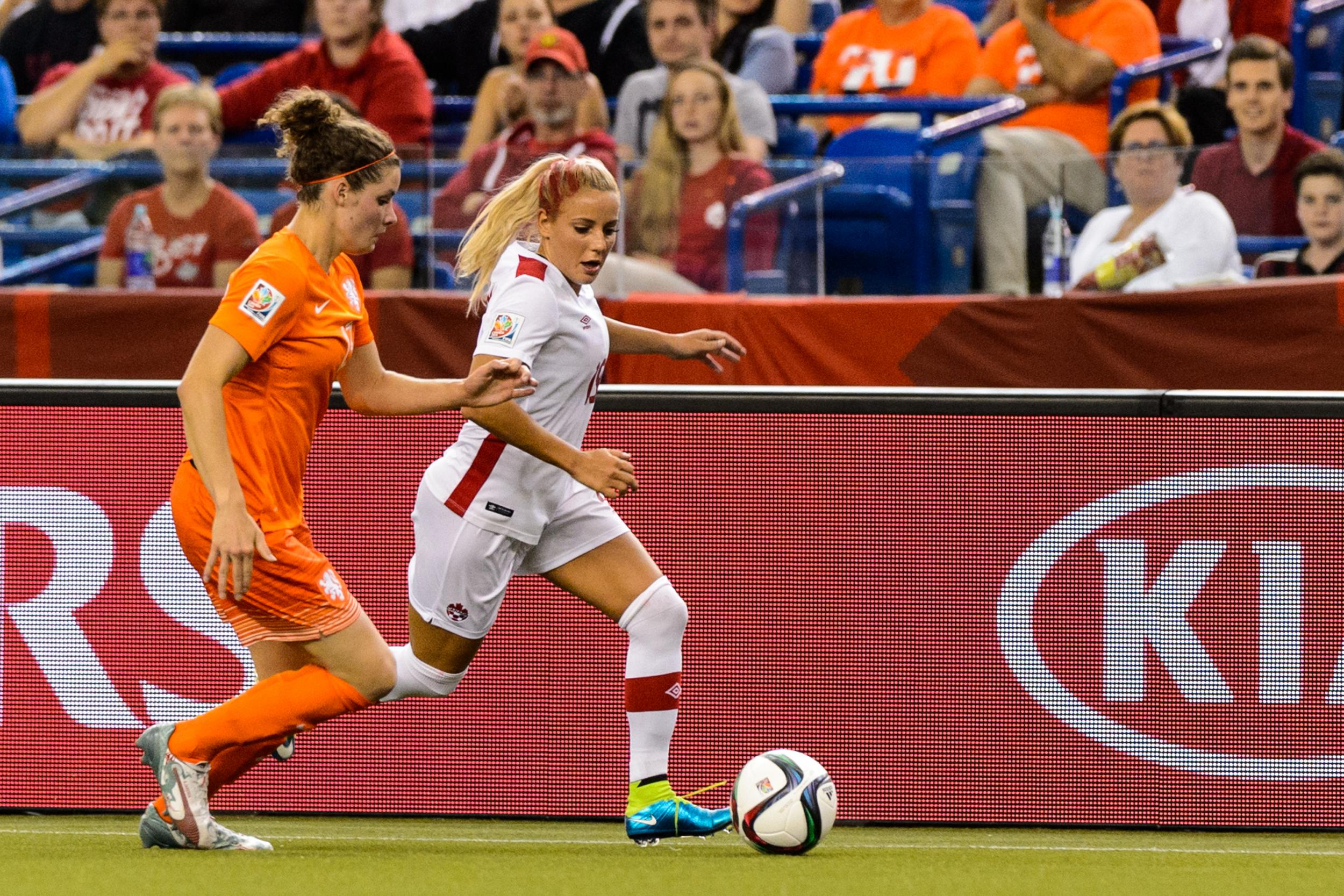 Janssen in action for the Netherlands against Canada at the 2015 Women's World Cup
