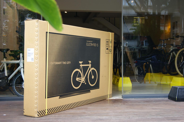 VanMoof's boxes were exactly the size of a huge flatscreen television so they decided to print a television on them