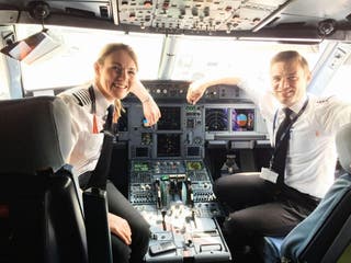 mcwilliams youngest garuda termuda easyjet piloto aeronaves seragam comandante gadis komersil mogok makna kerja ancam promotes kapten theguardian wanita kiri