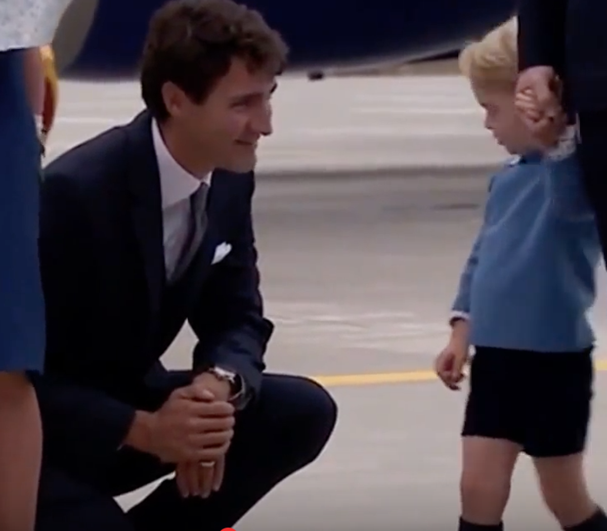 Prince leaves Justin Trudeau hanging after he goes for a high(02)