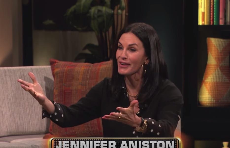 Courteney Cox And Lisa Kudrow Take Part In An Insultingly Easy Friends Quiz The Independent