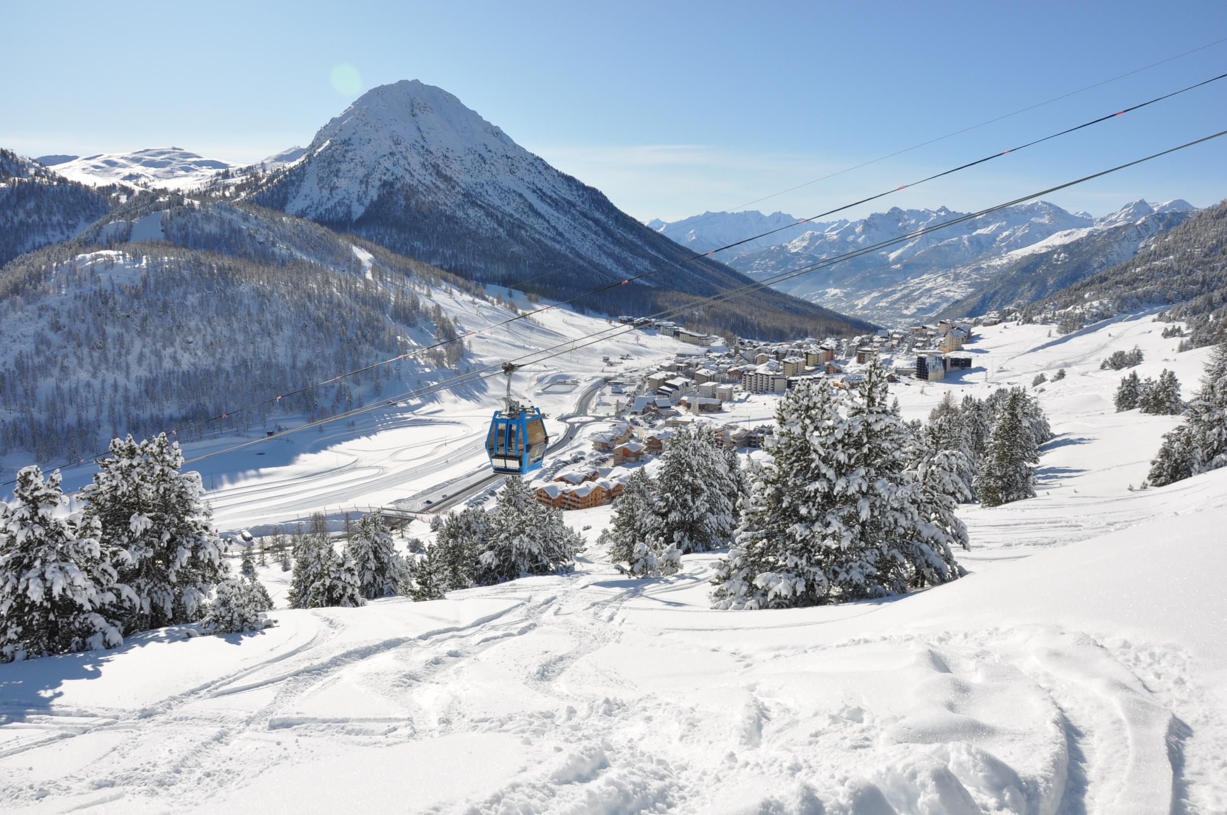 Ski Season Canada / Canada's 20-21 Ski Season Starting Saturday - The Whiteroom / This canada skiing resort has canada's largest resort night skiing area and programs for all the excited about this ski season in canada?