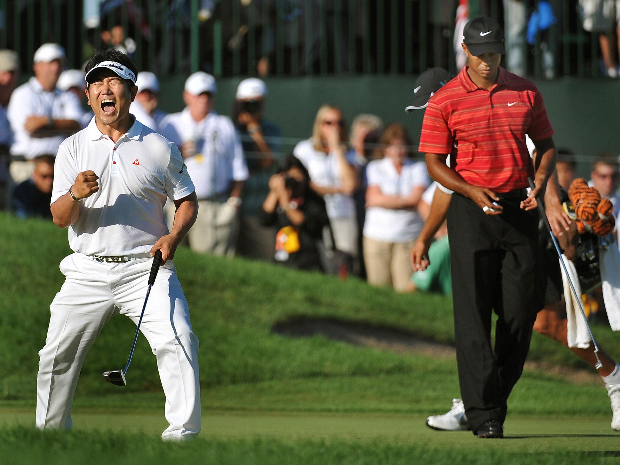 Yang Yong-eun celebrates his shock victory in 2009