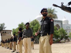 Pakistan police 'illegally execute hundreds a year', report alleges