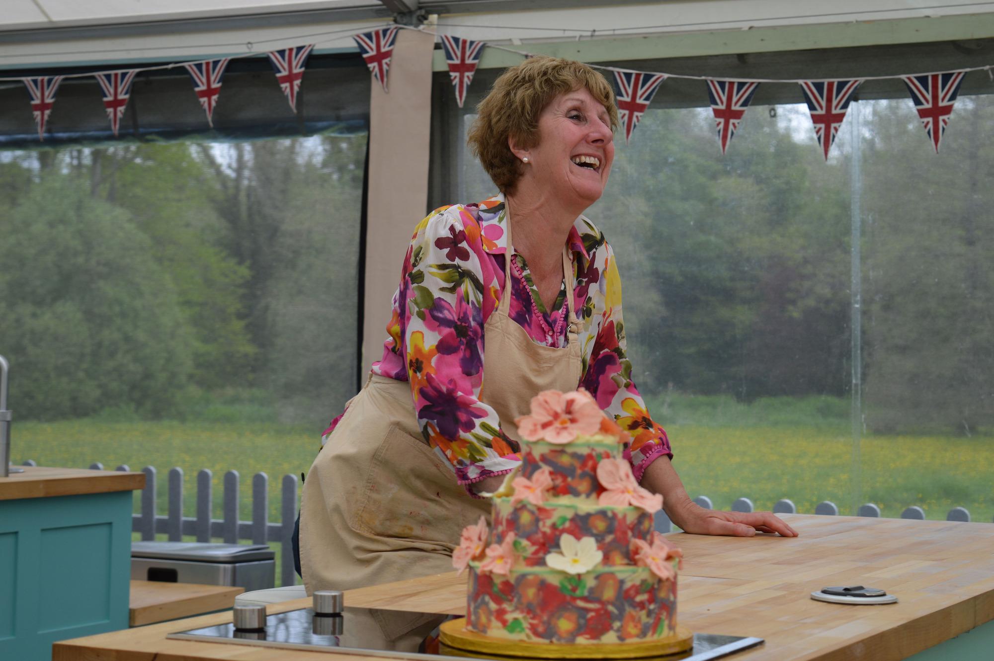 The Great British Bake Off : Company offers to pay someone to watch ...