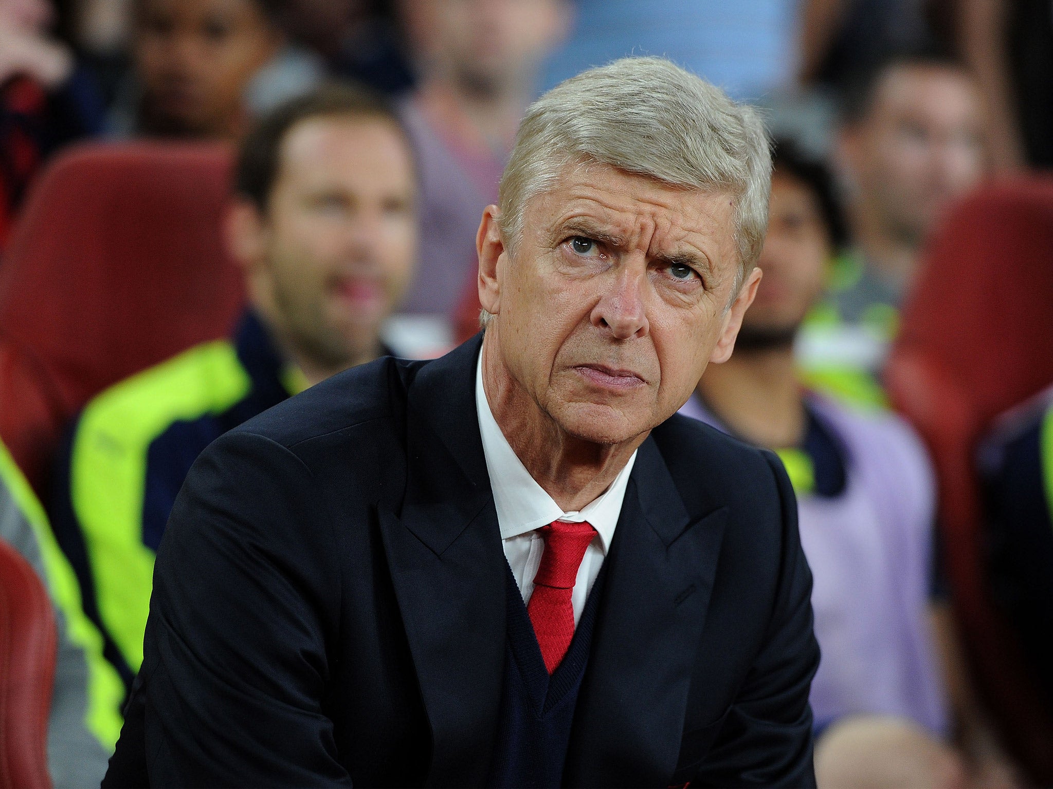Arsene Wenger is set to be handed a new contract by Arsenal to fend of interest from the English FA