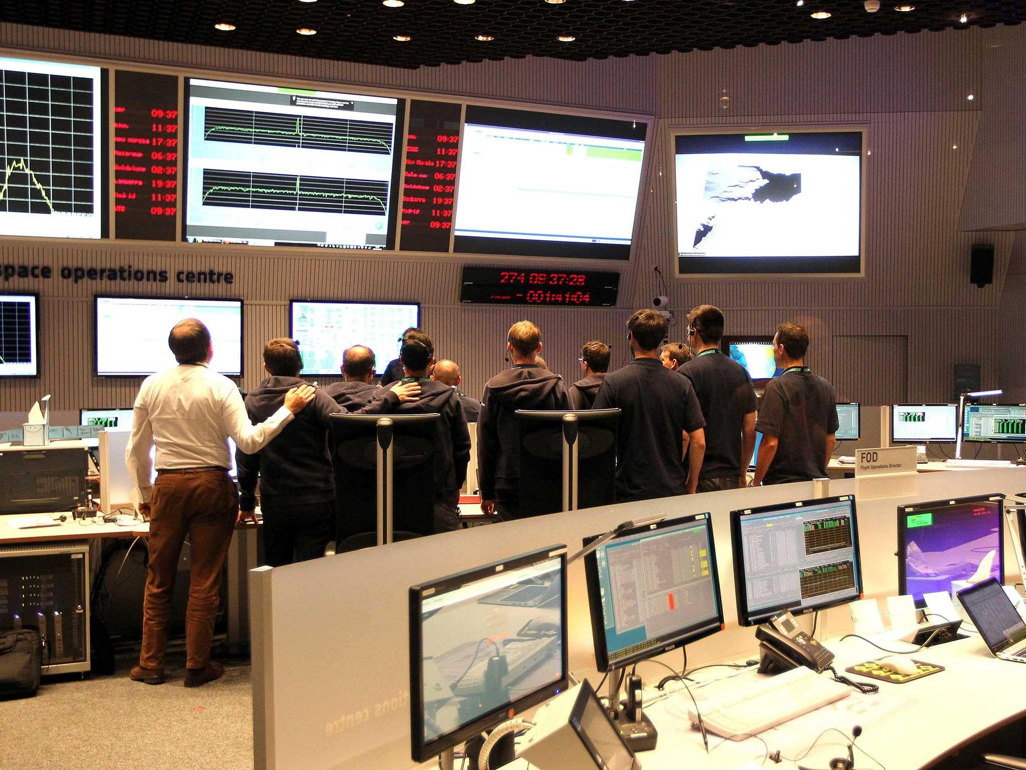 The main control room the European Space Operation Centre in Darmstadt, Germany during the controlled descent of the Rosetta probe (Getty)