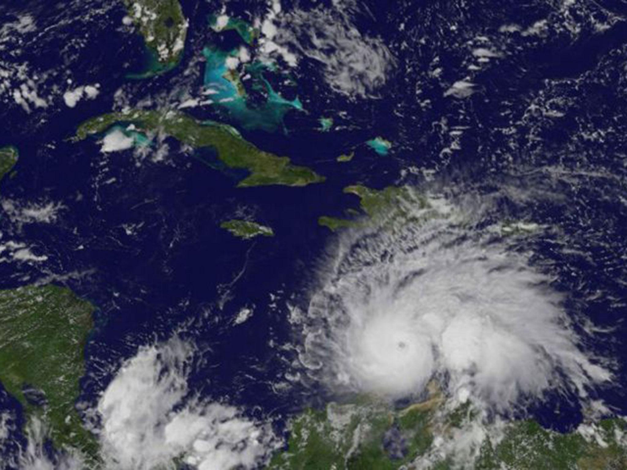 Циклоны тихого океана. Ураган Метью 2016. Тропические циклоны в тихом океане. Ураган со спутника. Циклон со спутника.