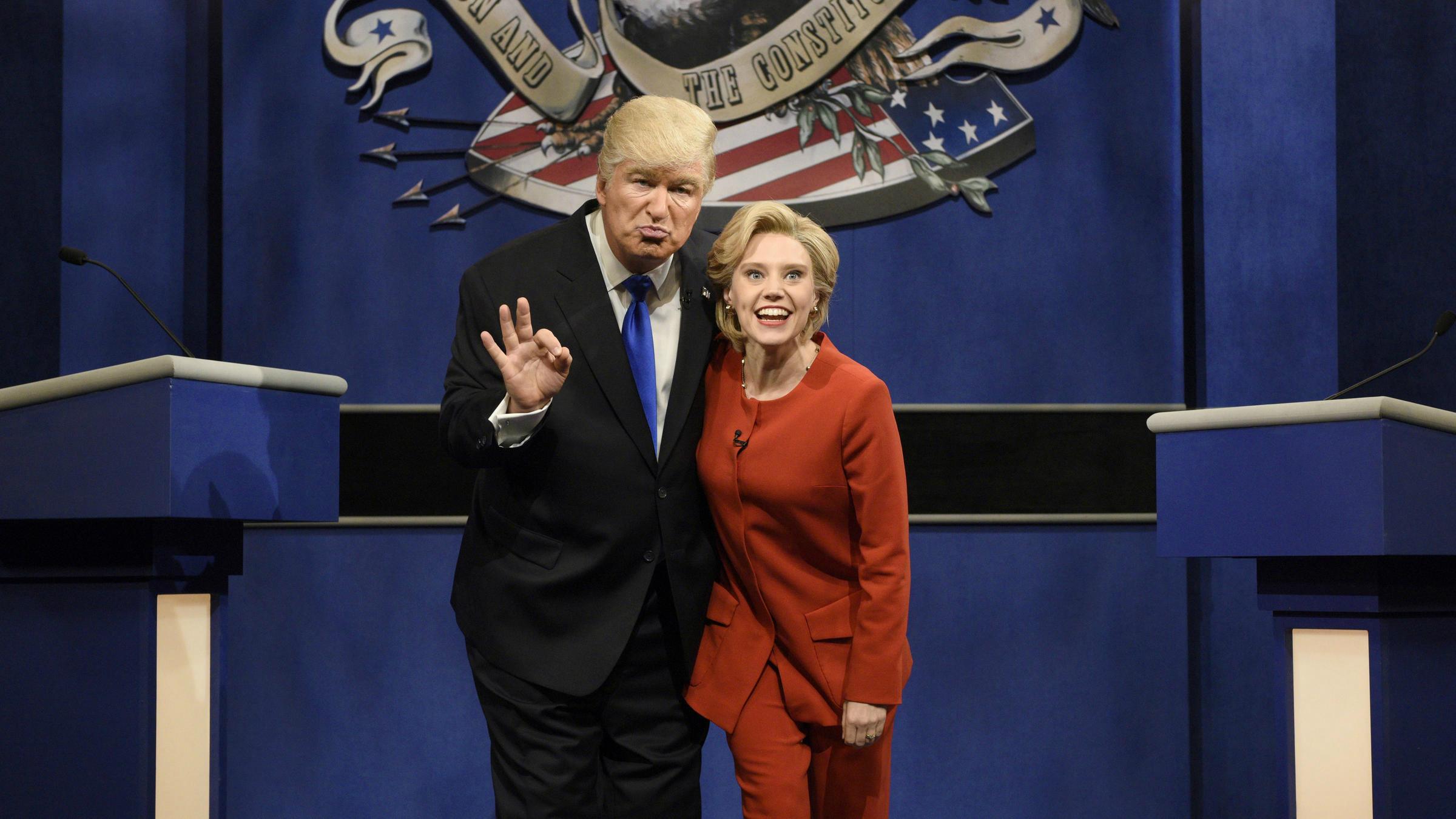 Saturday Night Live Watch Alec Baldwin and Kate McKinnon battle as