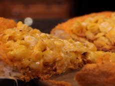 Food blogger makes Cheeto, macaroni and pulled pork pizza that's 700 calories a slice