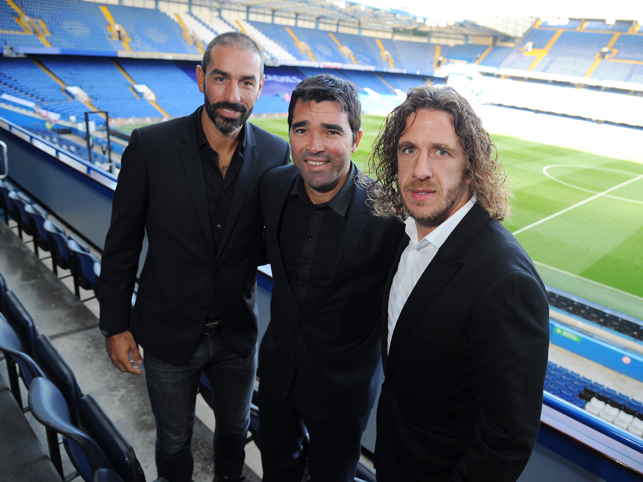 Deco alongside Robert Pires and Carlos Puyol on Wednesday