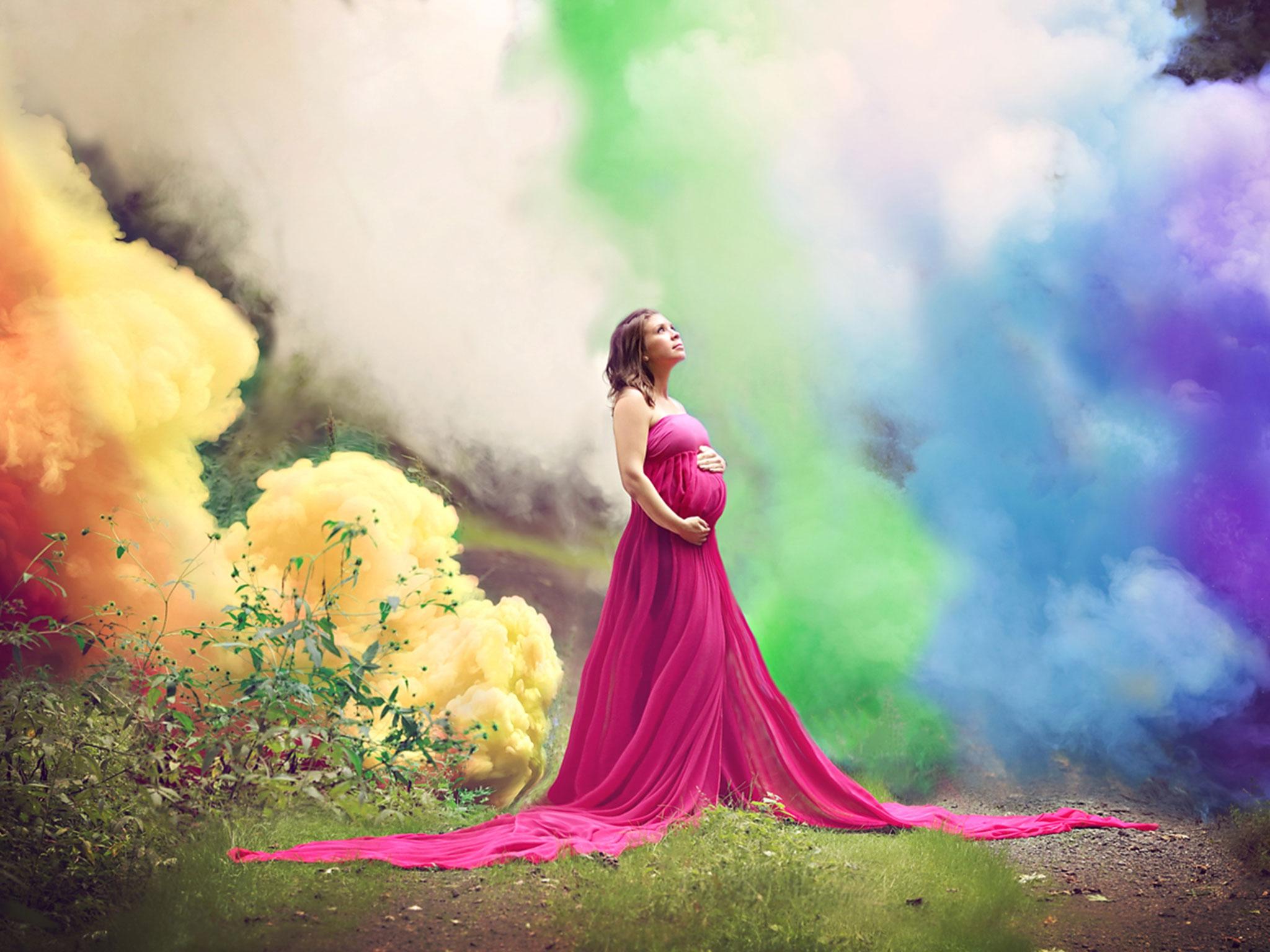 woman-who-had-six-miscarriages-celebrates-pregnancy-with-rainbow-baby