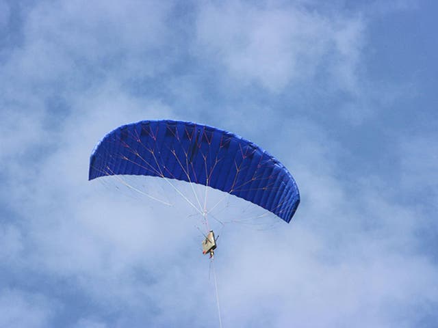 The kite is flown in a figure-of-eight pattern with the tether driving a turbine as it rises