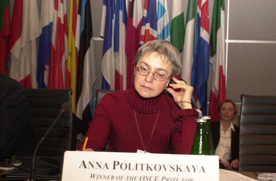 Anna Politkovskaya receiving the OSCE Prize for Journalism and Democracy at OSCE Parliamentary Assembly's Winter Meeting in Vienna, 2003