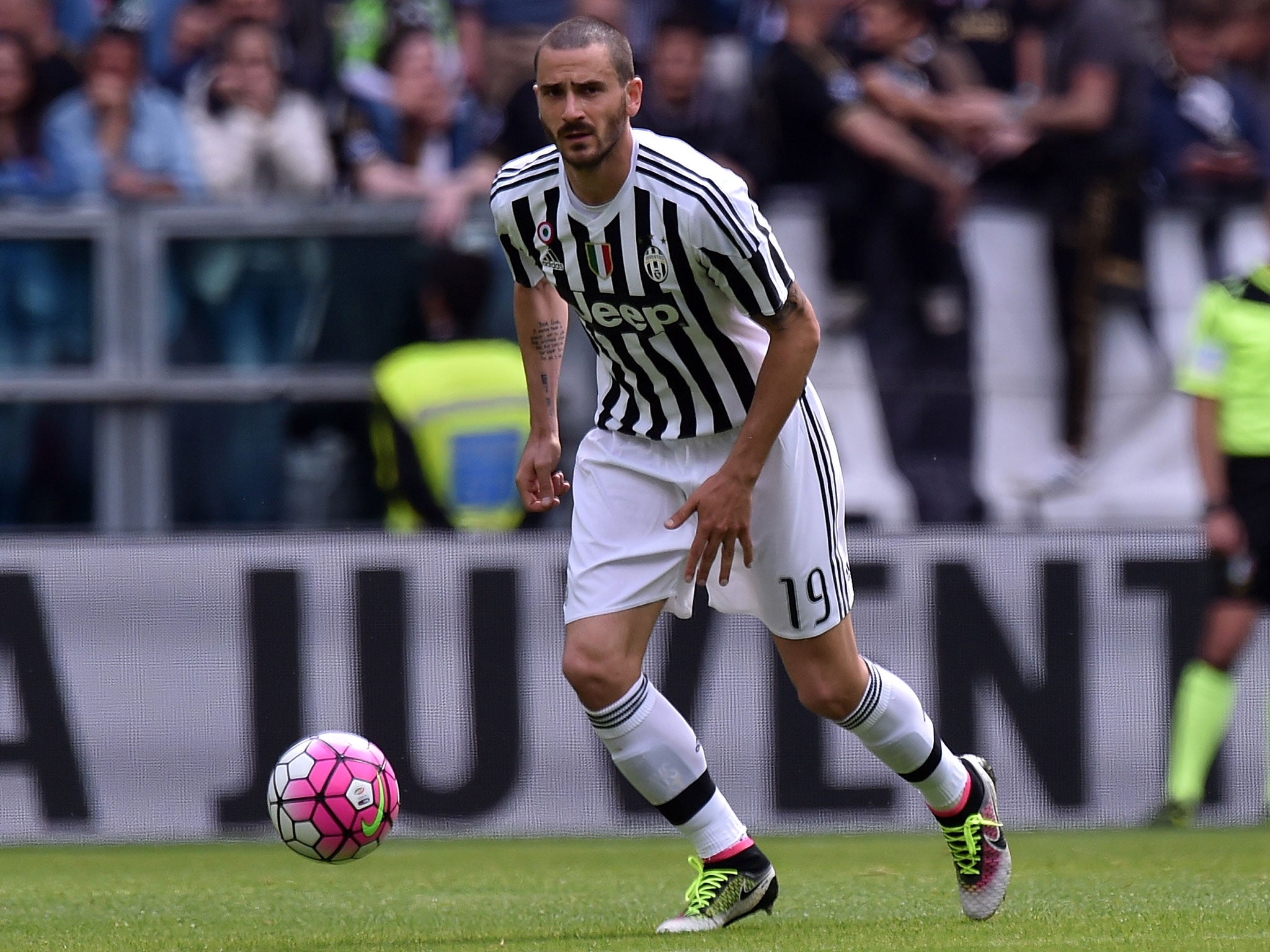 Leonardo Bonucci: Juventus look to hold onto Chelsea and Manchester City target with £100,000-a-week contract offer