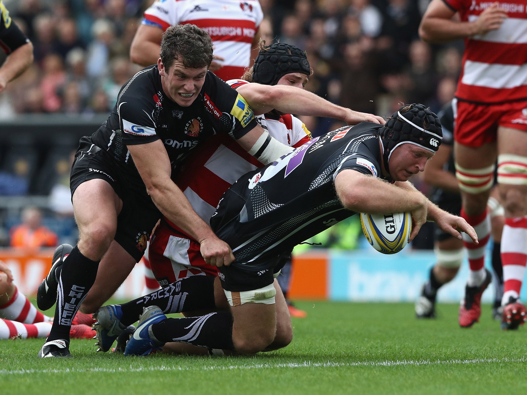 Thomas Waldrom scores a try for Exeter Chiefs