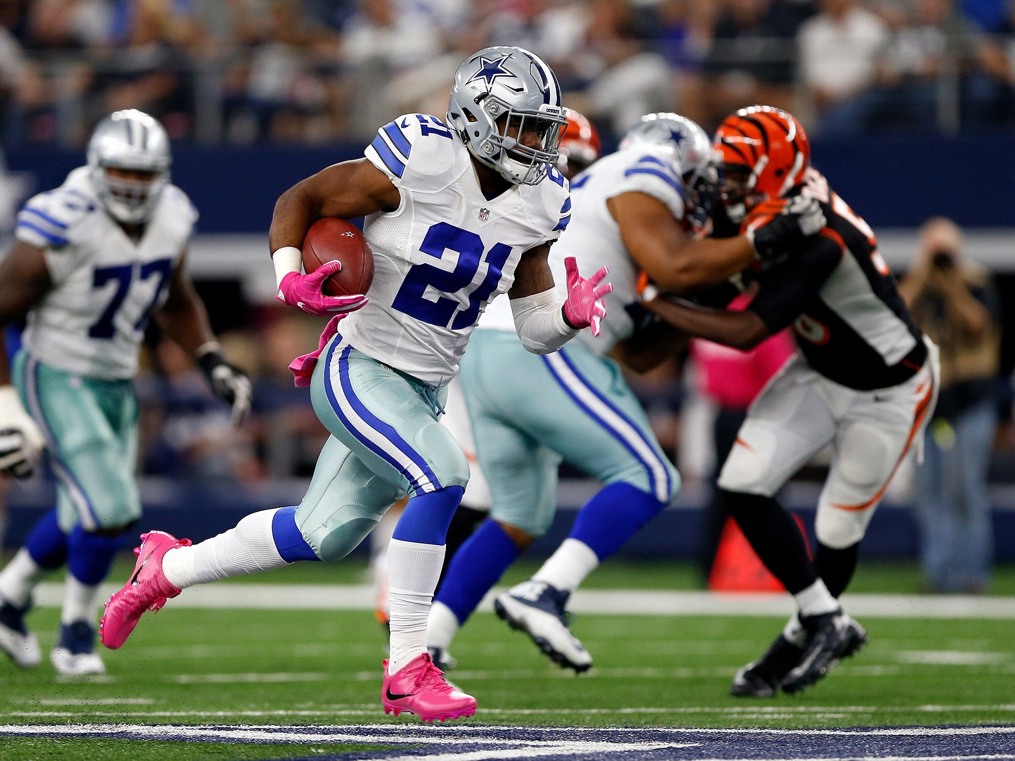 Ezekiel Elliot leads the NFL in rushing yards this season