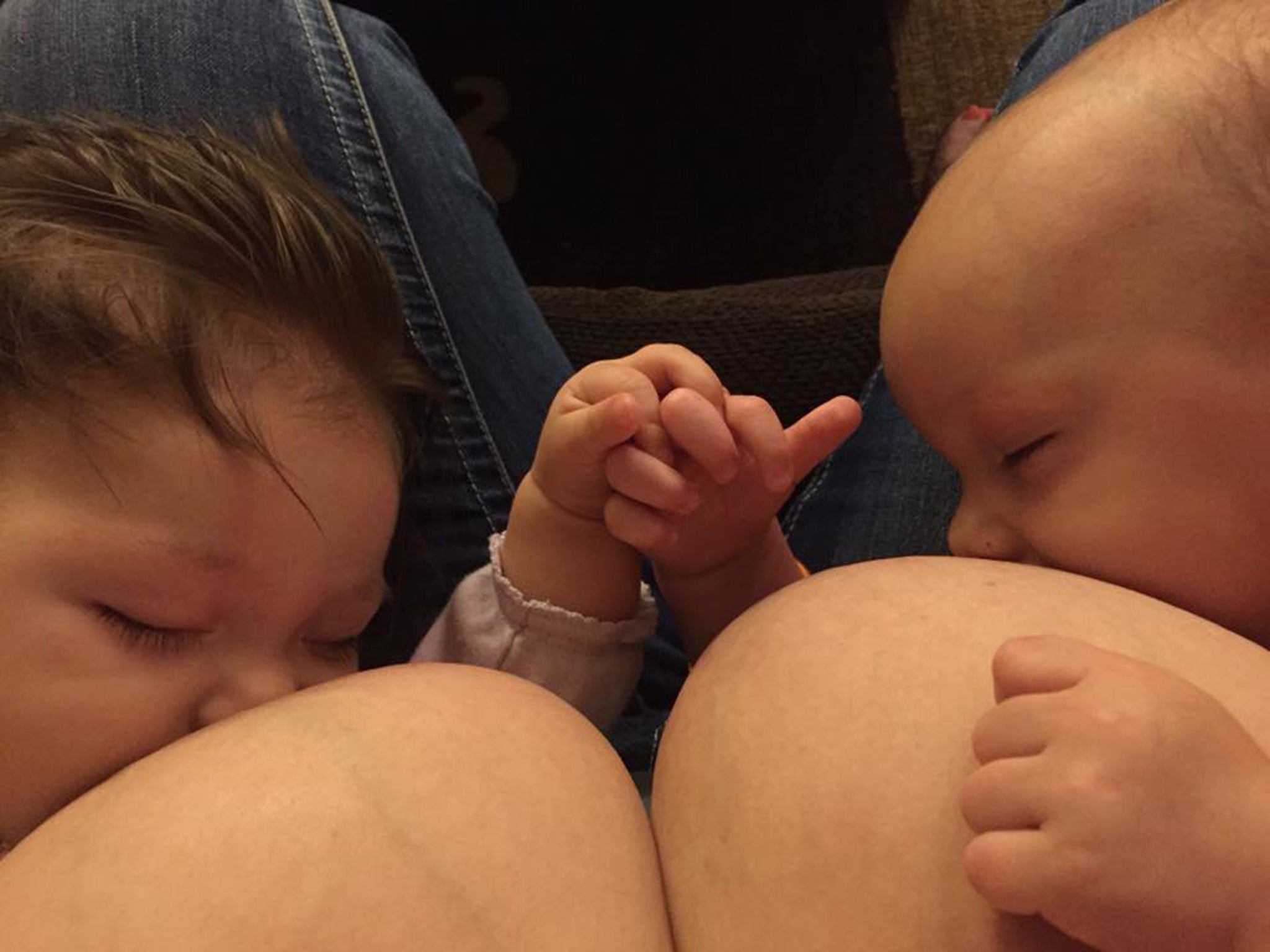 Rebecca Wanosik uploaded the picture of the two babies holding hands as they feed