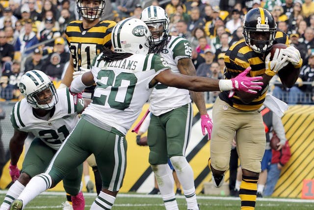 Antonio Brown of the Pittsburgh Steelers catches a 5-yard touchdown pass in the fourth quarter during the game against Marcus Williams #20 of the New York Jets on October 9, 2016 at Heinz Field in Pittsburgh, Pennsylvania.