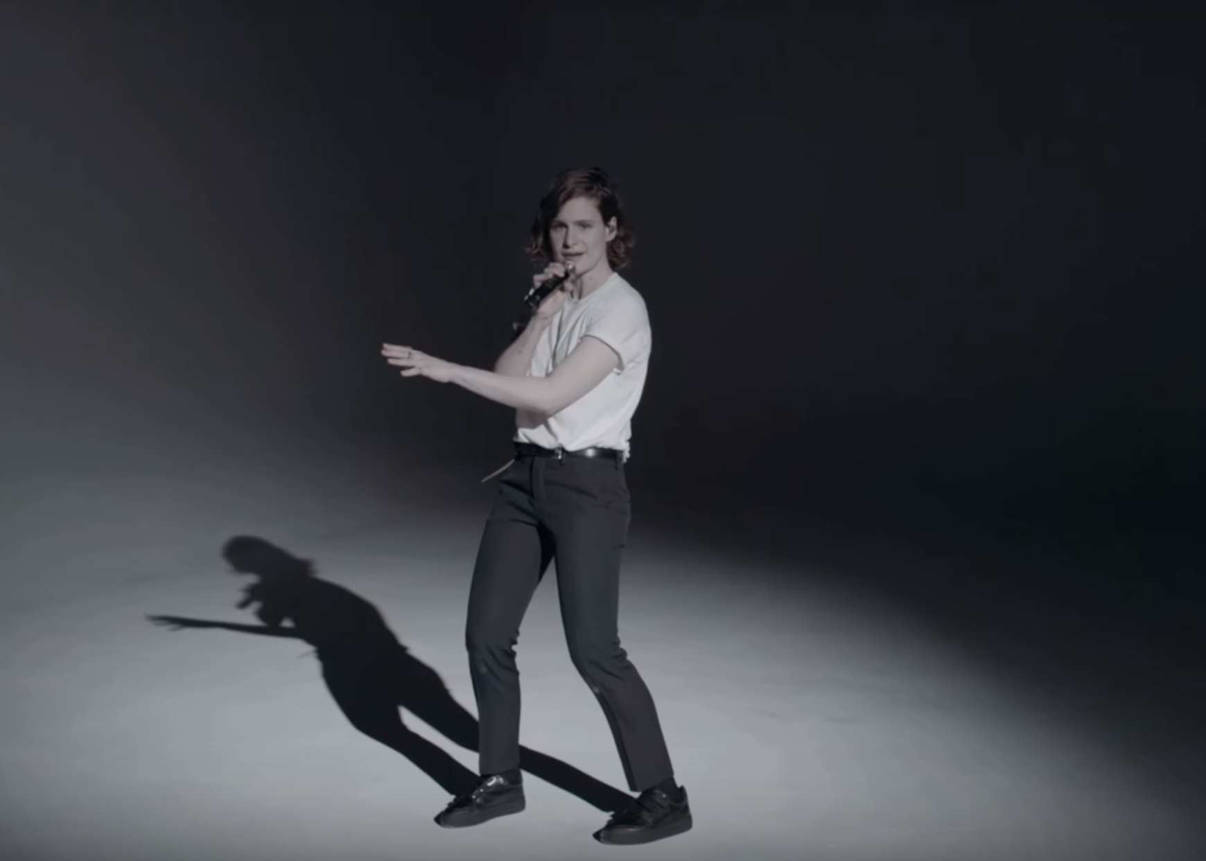 Christine and the Queens perform 'Tilted'