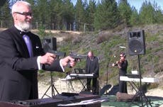 Man performs Beethoven using Glocks