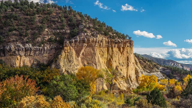 The mountains of Colorado make for perfect hiking in the autumn