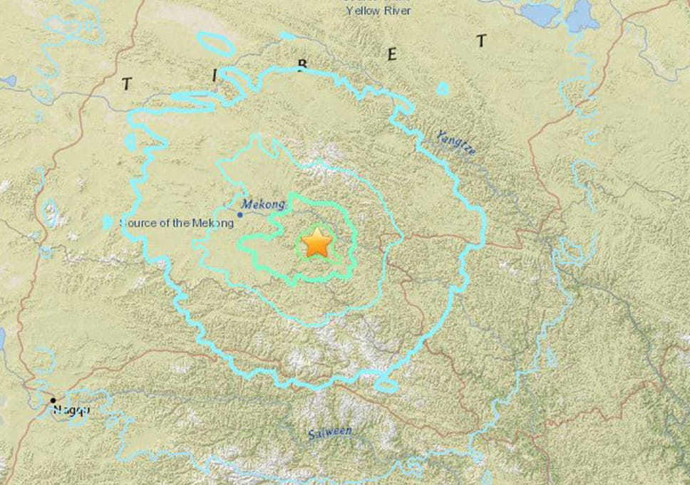 El terremoto golpeó en la región del Himalaya a una profundidad de 25 km (16 millas) unos 300 km (186 millas) al noroeste de la ciudad de Qamdo