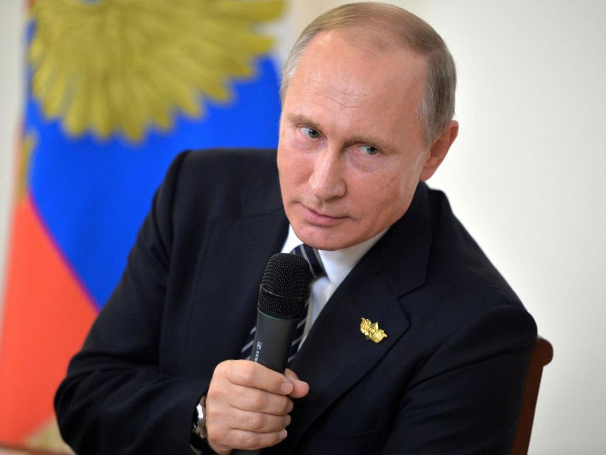 Russian President Vladimir Putin has dismissed US threats to retaliate against alleged Russian hackers