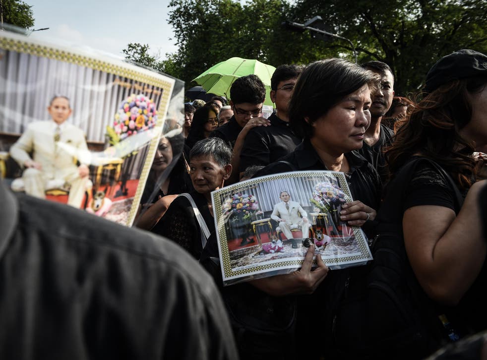 Mourners wait in line to pay their respects the late Thai King Bhumibol Adulyadej outside of the Grand Palace in Bangkok