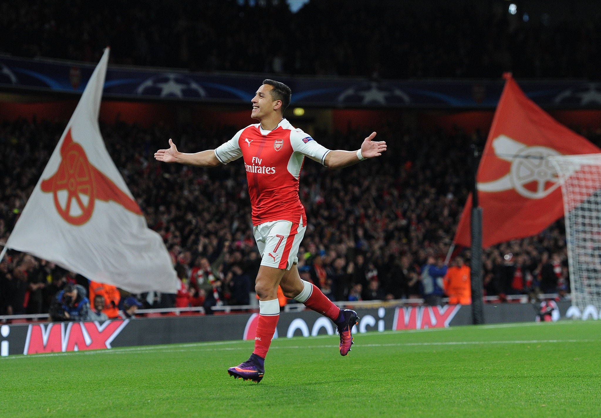 Alexis Sanchez celebrates after opening the scoring for Arsenal