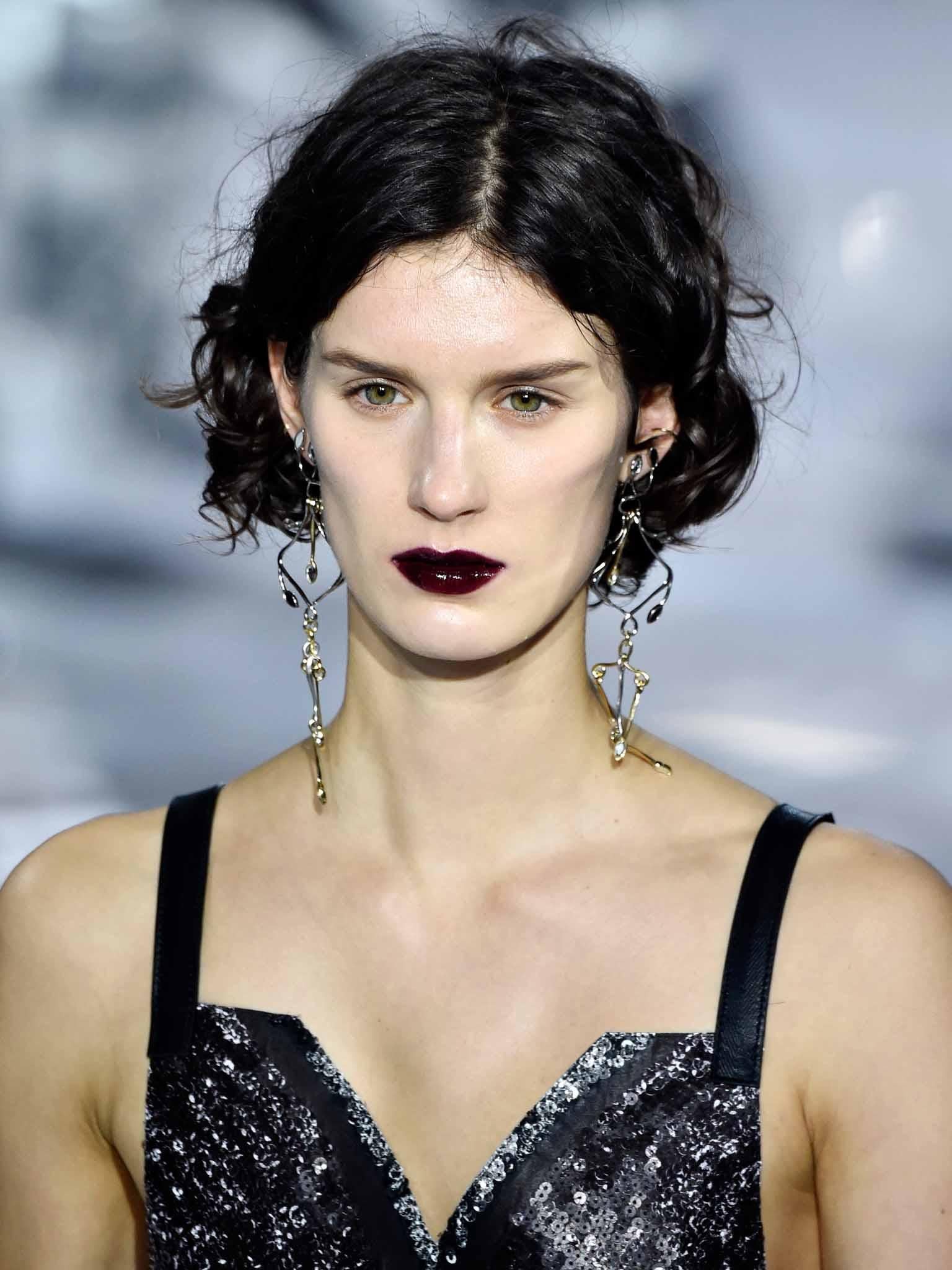 Balance out dramatic lips by keeping the rest of your look simple, as seen in the Louis Vuitton Autumn Winter 2016 line (Getty)