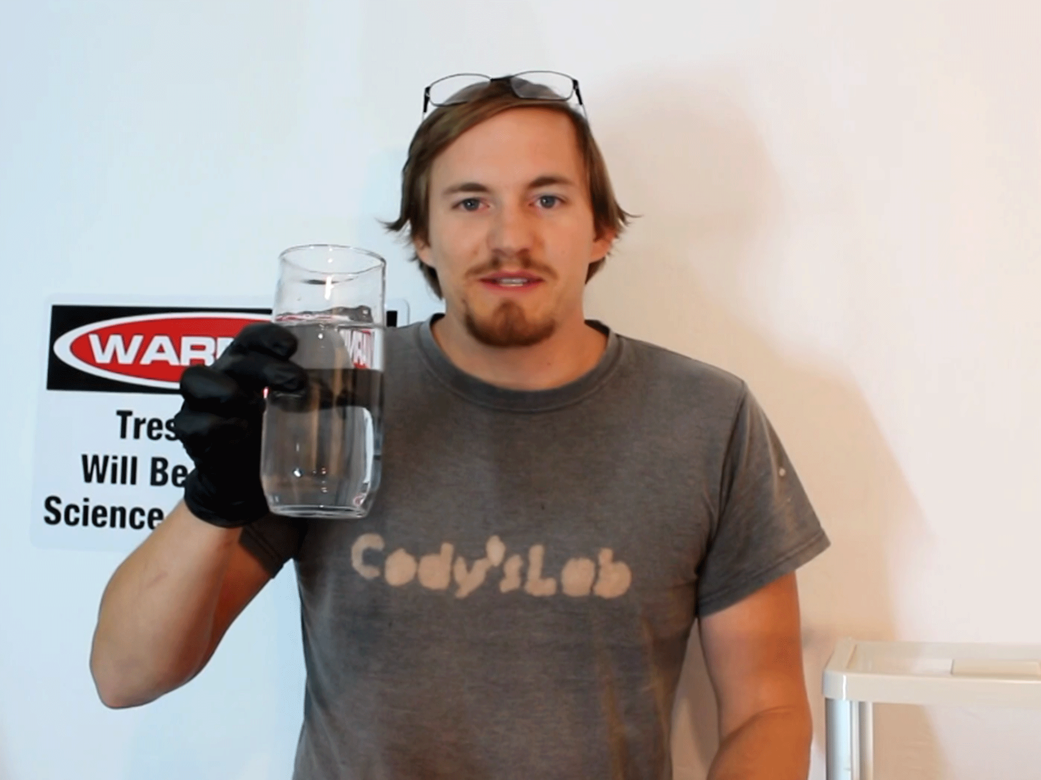Cody Don drinks cyanide in a YouTube video