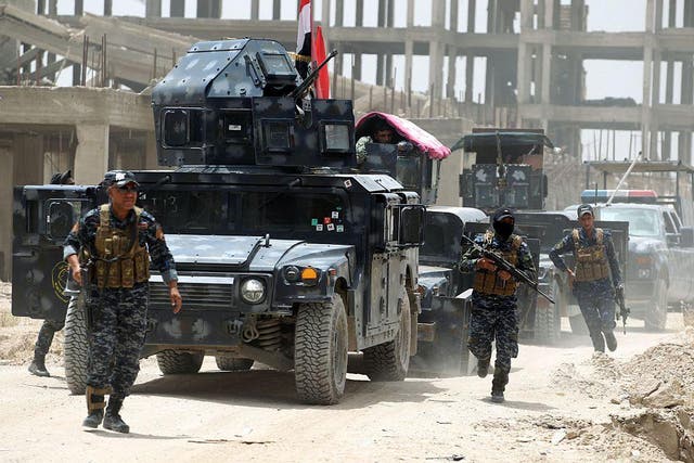Iraqi government troops and elite Counterterrorism Service members advance during the operation to retake the city of Fallujah from Isis on June 10, 2016