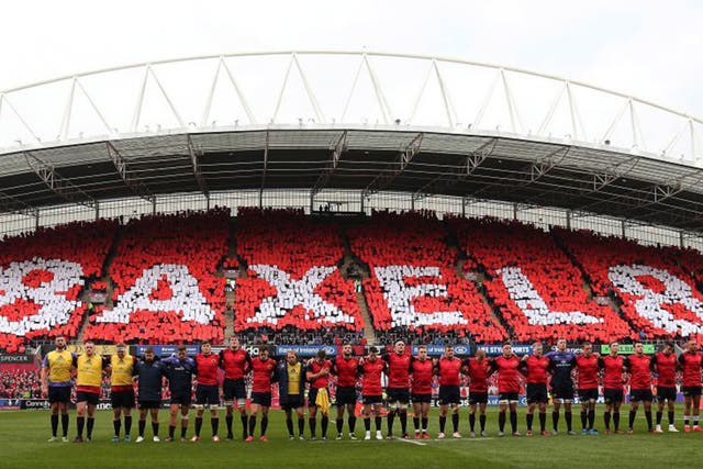 Munster players and fans paid tribute to Anthony Foley before and after their 38-17 win over Glasgow Warriors