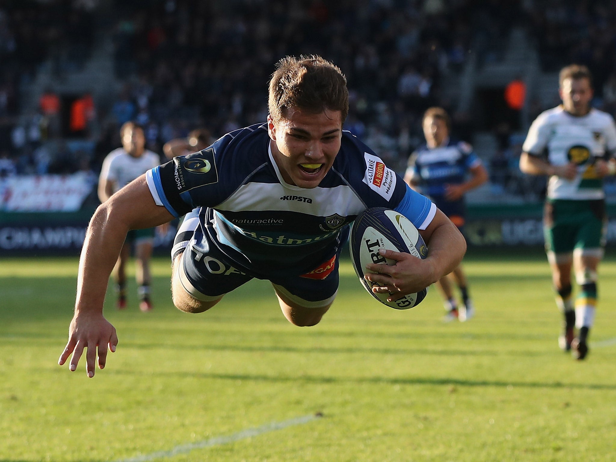 Antoine Dupont dives over to score one of Castres's five tries