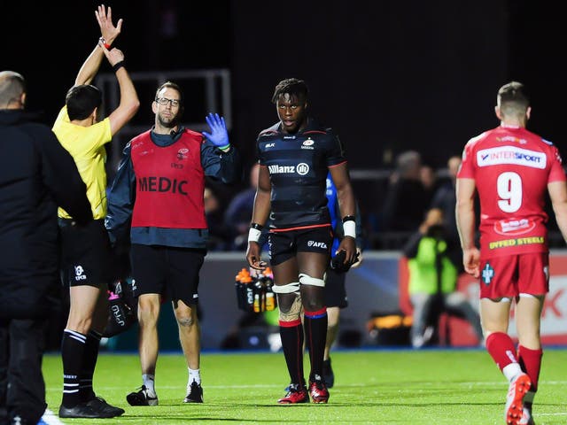 Maro Itoje left the field with an arm injury
