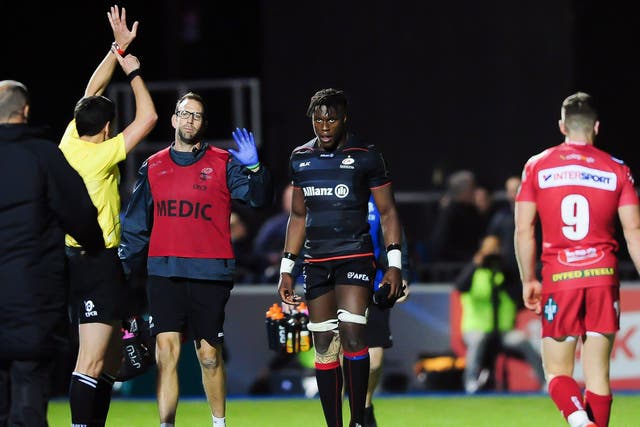 Maro Itoje left the field with an arm injury