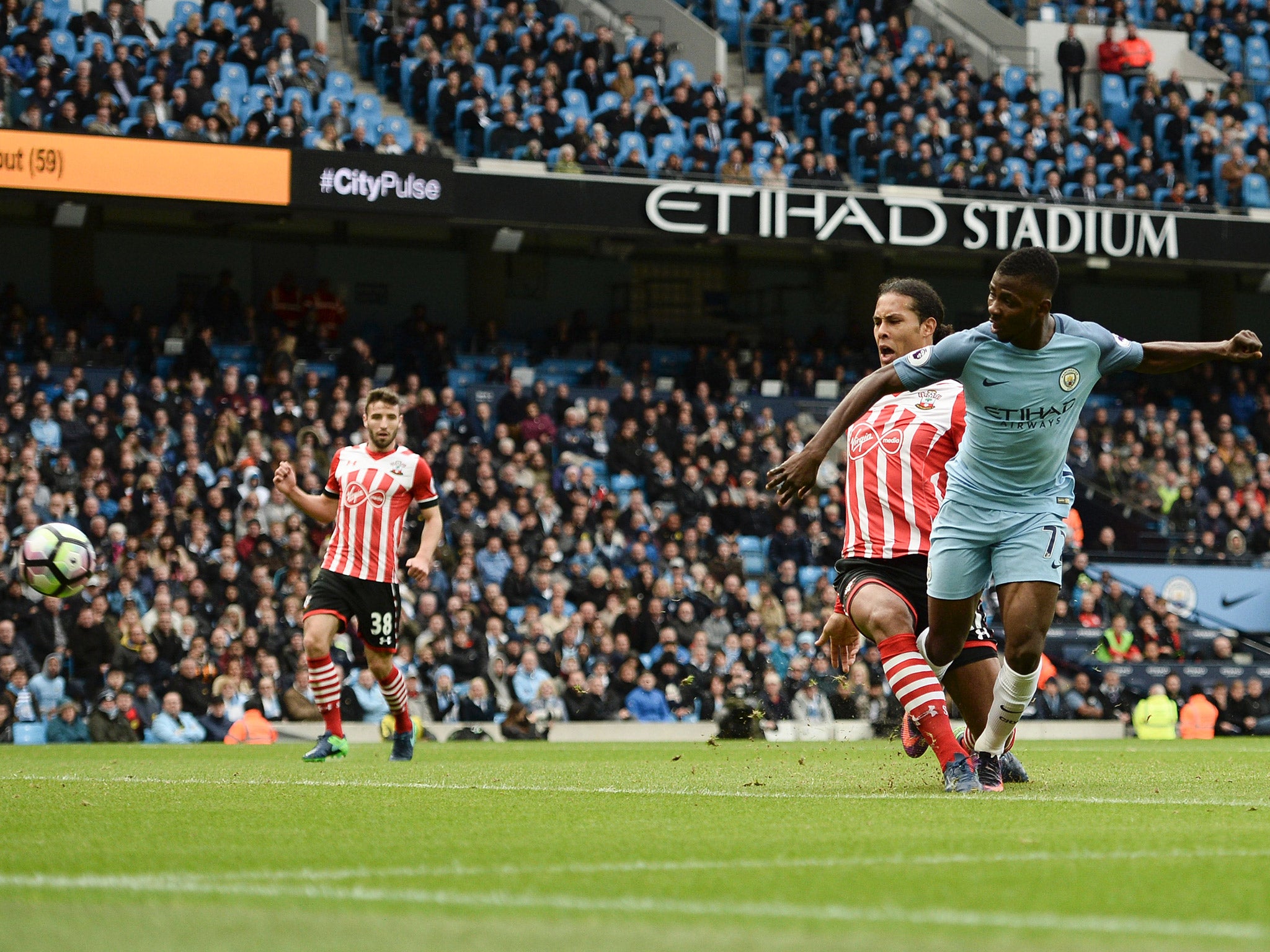 Kelechi Iheanacho scores Manchester City's equaliser against Southampton