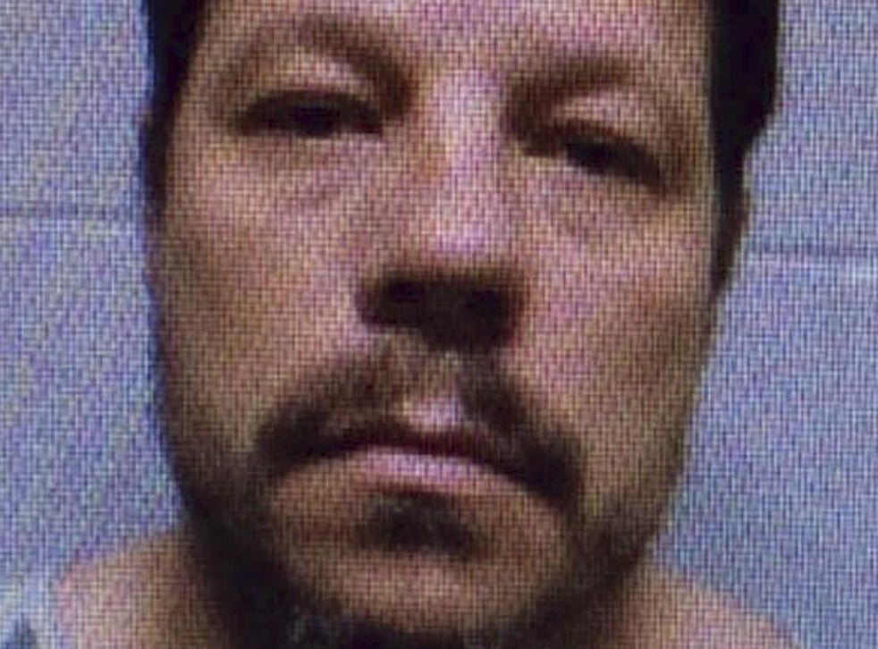 Doublemurder suspect broadcasts his escape from police on Facebook