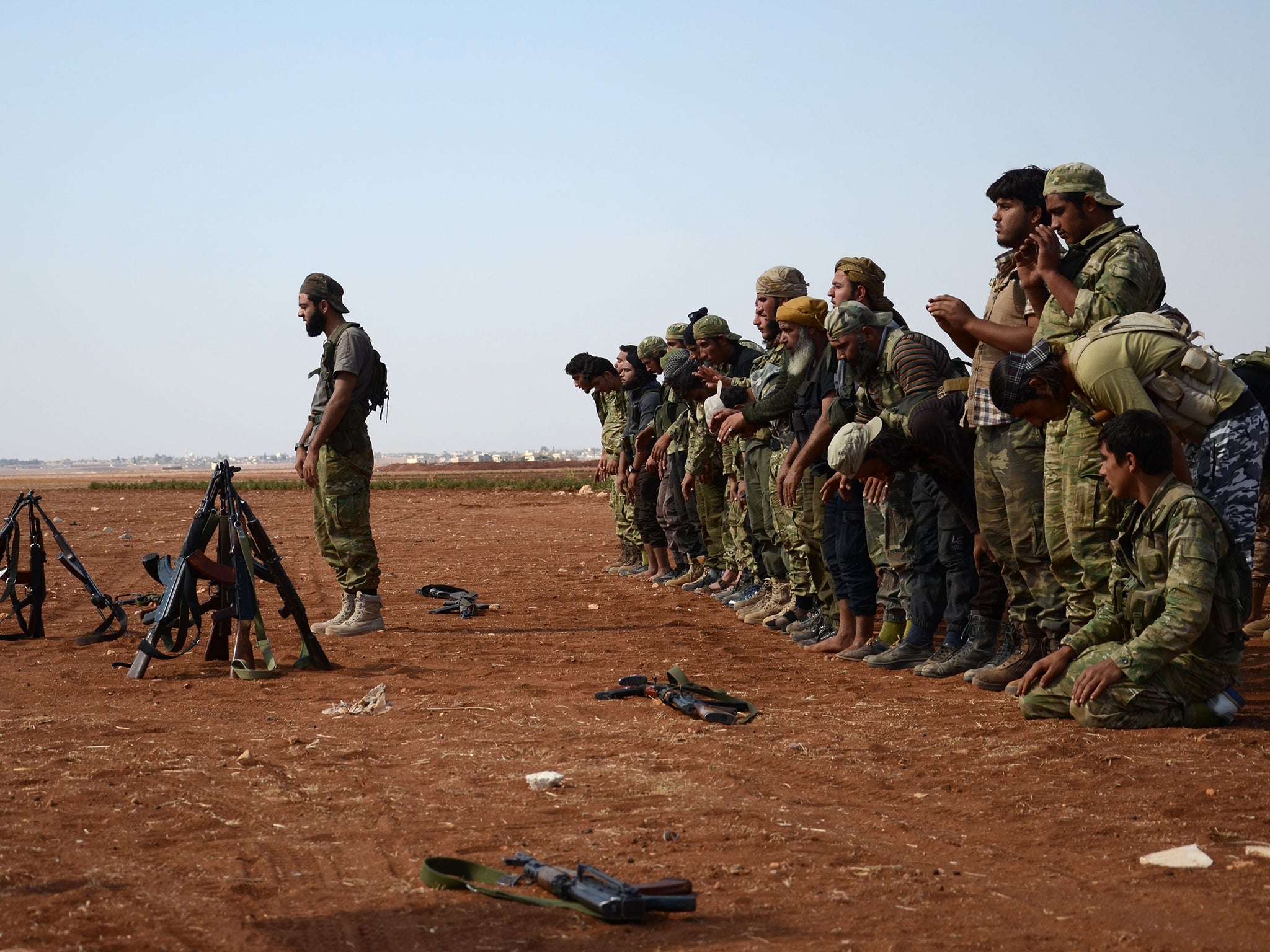 Syrian fighters pray before going to the front line against Isis, October 24, 2016
