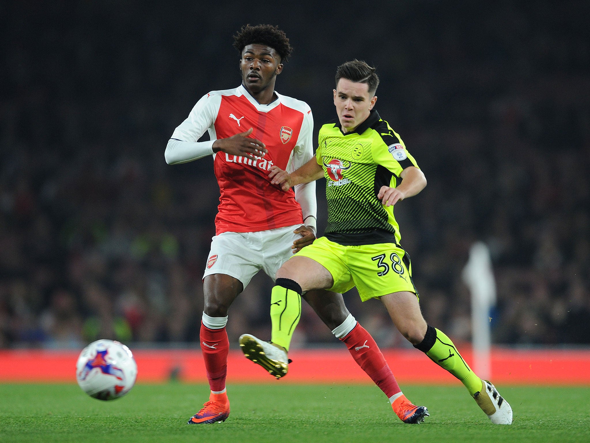 Arsenal's Ainsley Maitland-Niles and Reading's Liam Kelly clash for possession