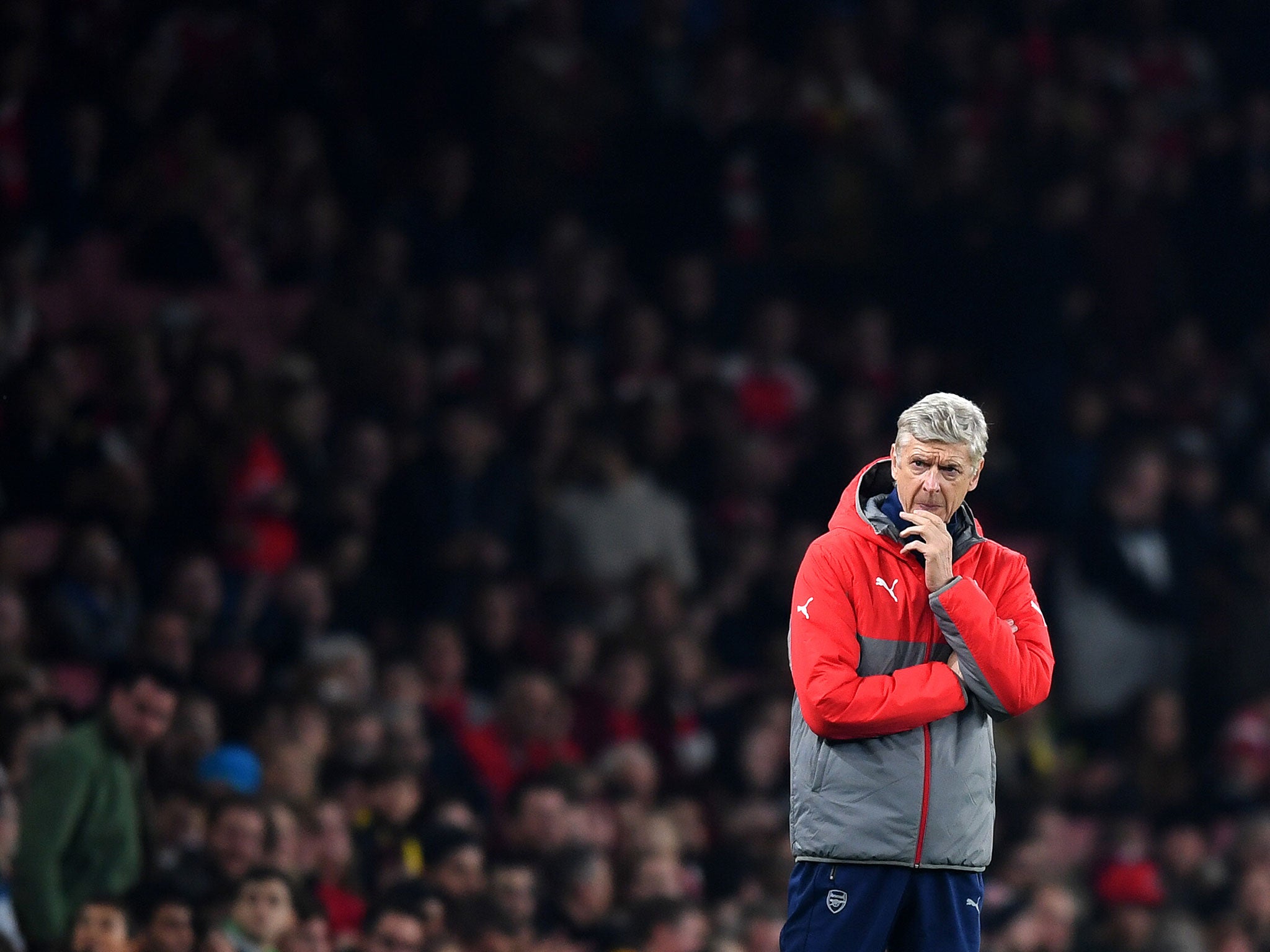 &#13;
Arsene Wenger is a rare advocate of rail seating at English grounds &#13;