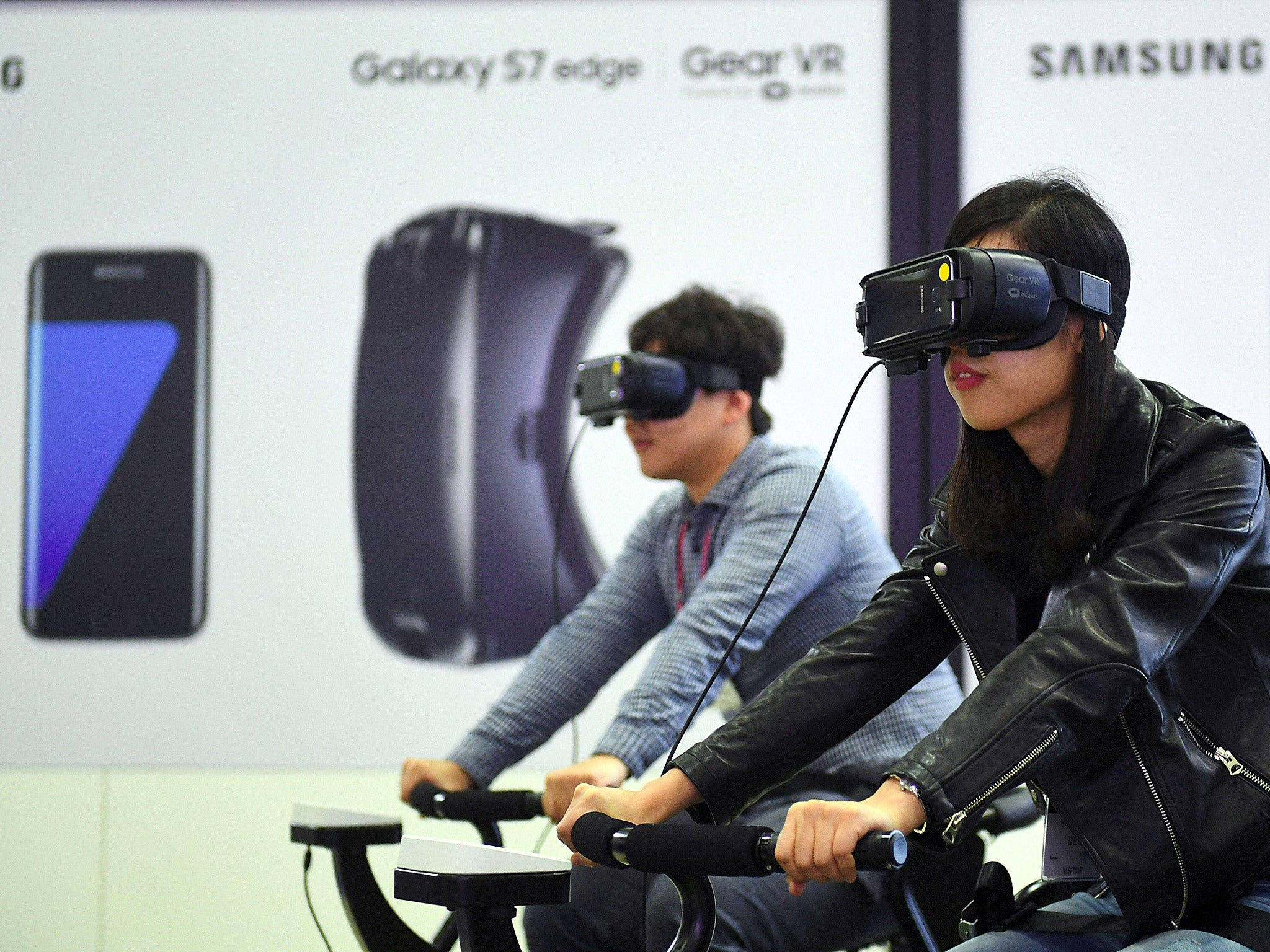 Visitors experience Samsung Electronics' Gear VR during the Korea Electronics Grand Fair at an exhibition hall in Seoul, South Korea