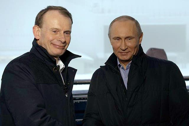 Her majesty appears to see a striking resemblance between the Russian leader and Mr Marr