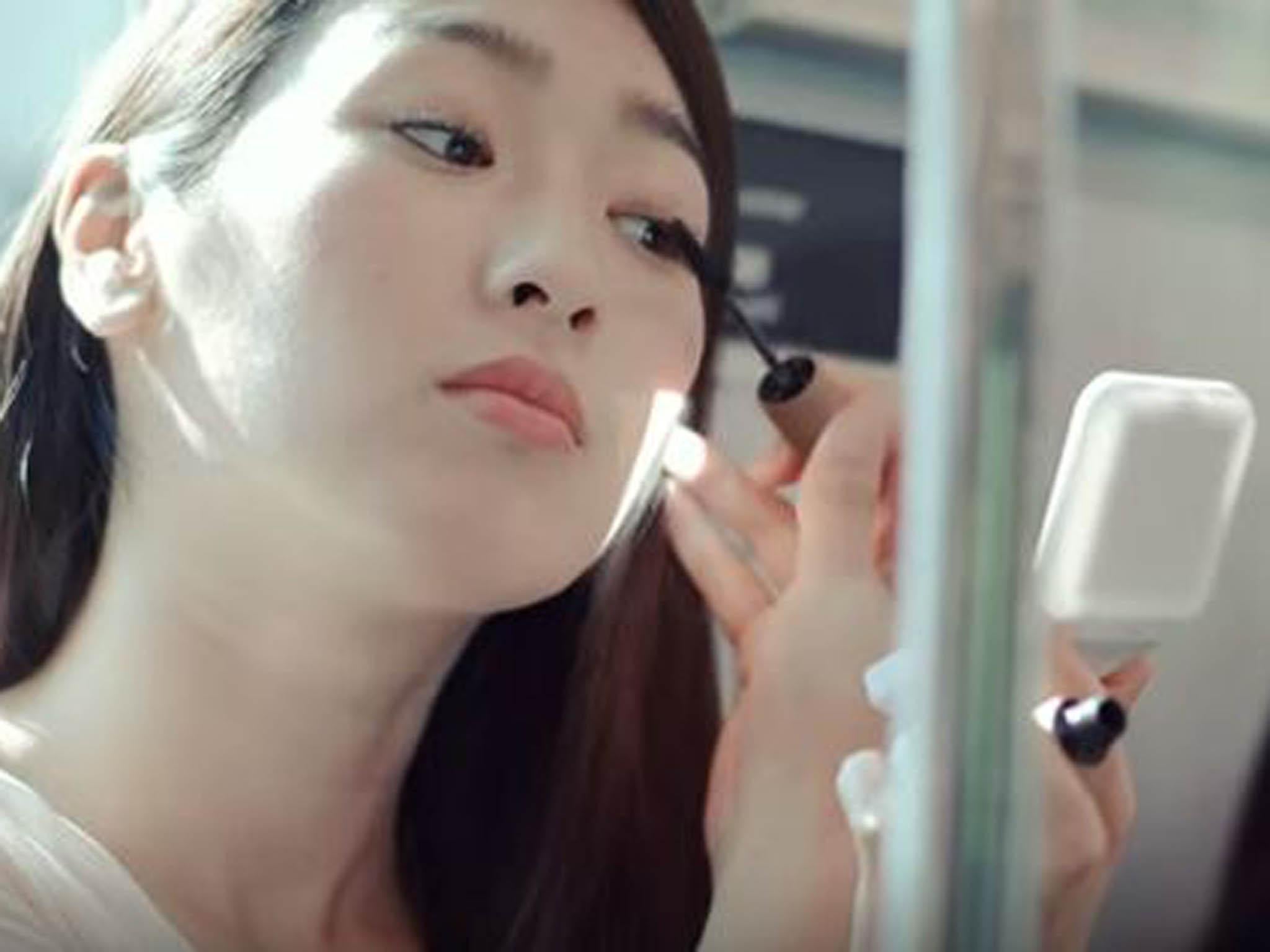 Japanese Video Says Women Who Do Their Makeup On The Trai