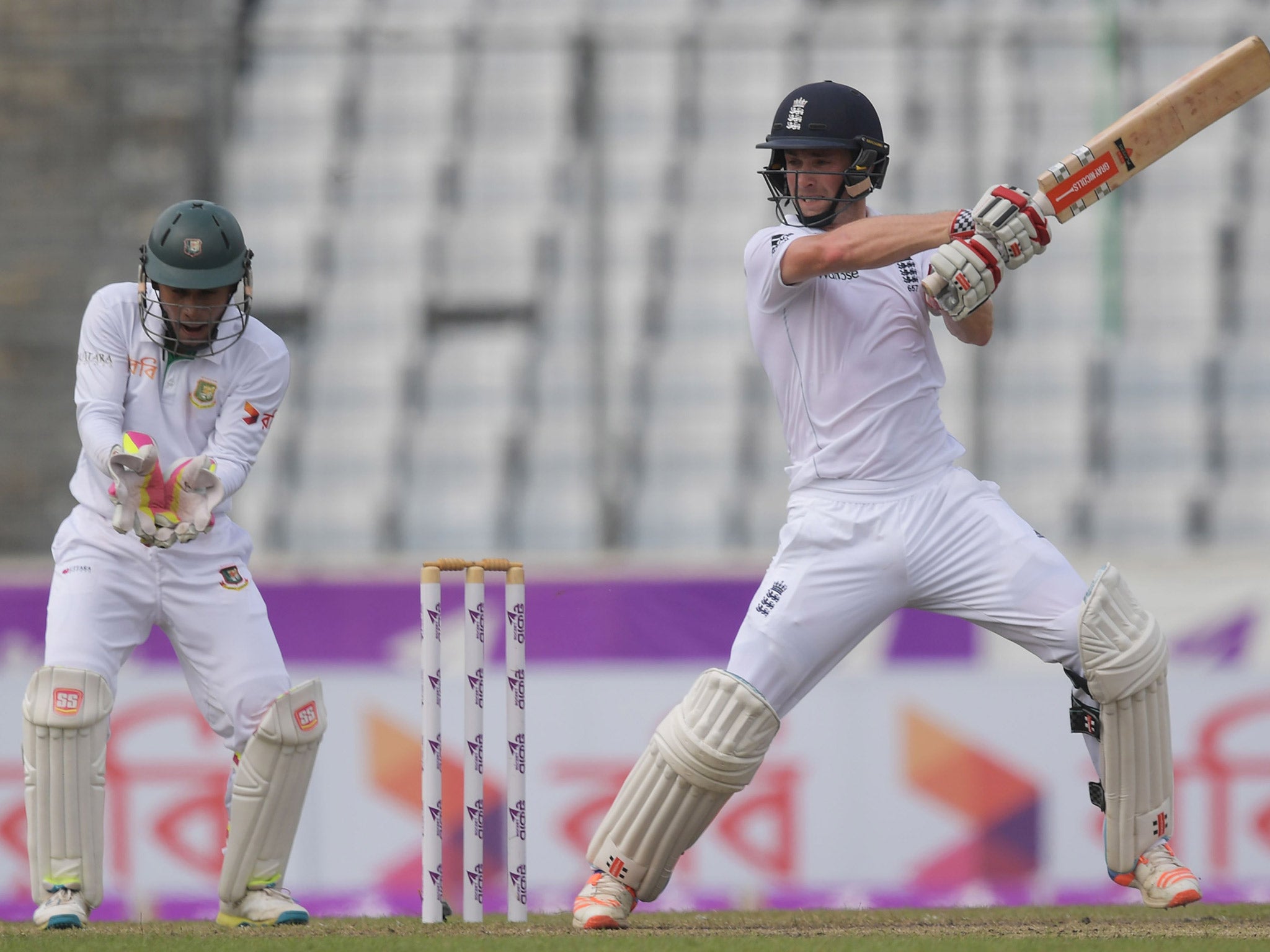 Chris Woakes hit 46 runs as part of a 99-run partnership with Adil Rashid