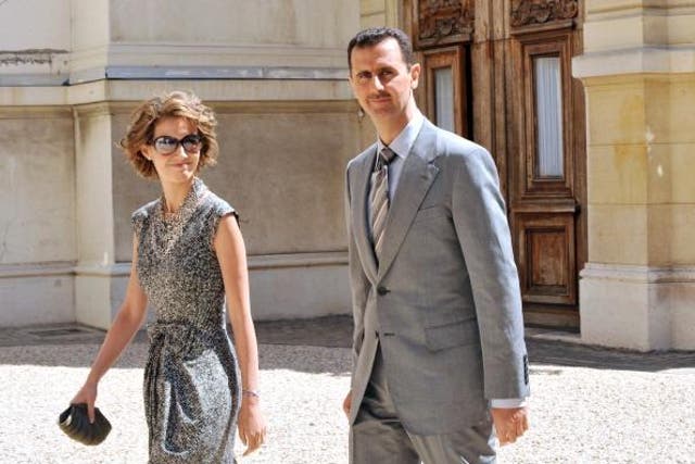 Syrian President Bashar al-Assad (R) and his wife Asma (L) in Paris in a file photograph from 2008