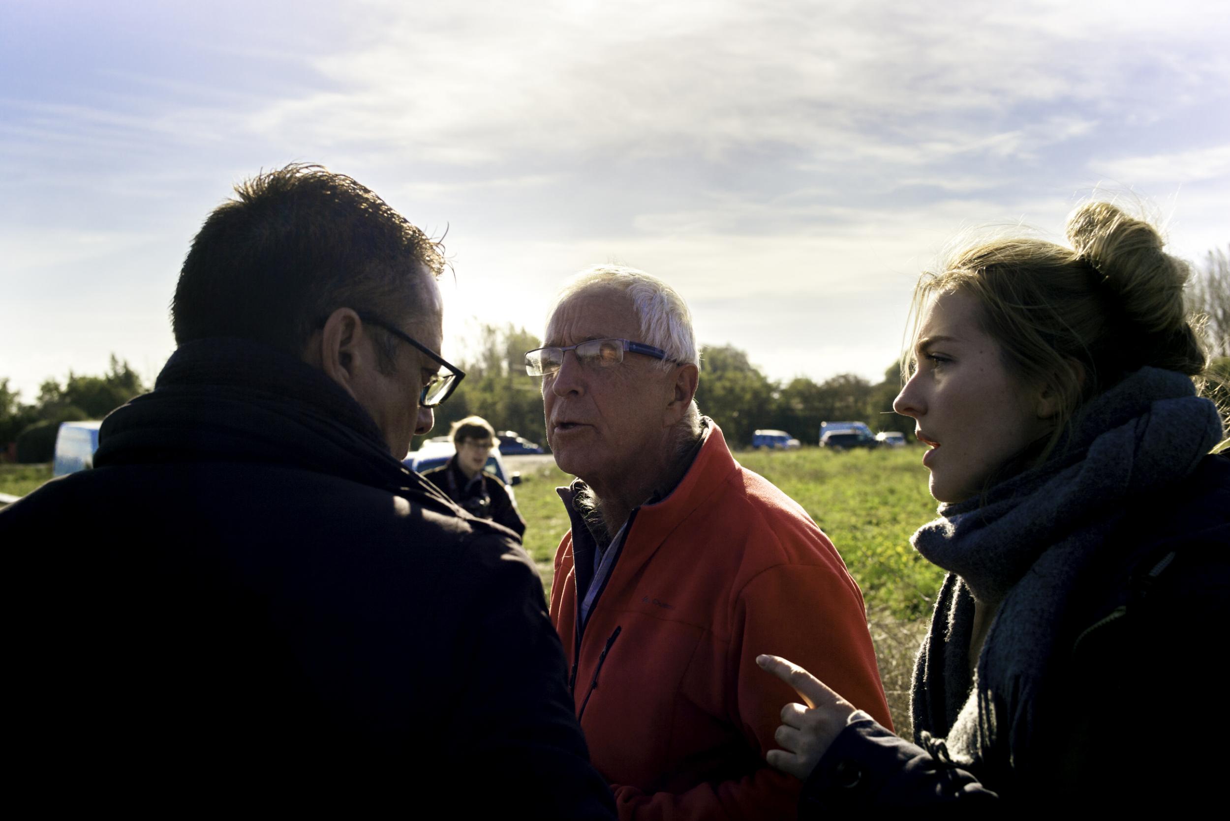 Charlotte Maxwell (volunteer) talking with the police chief Patrick Visser-Bourdon (Photo: Emily Garthwaite)