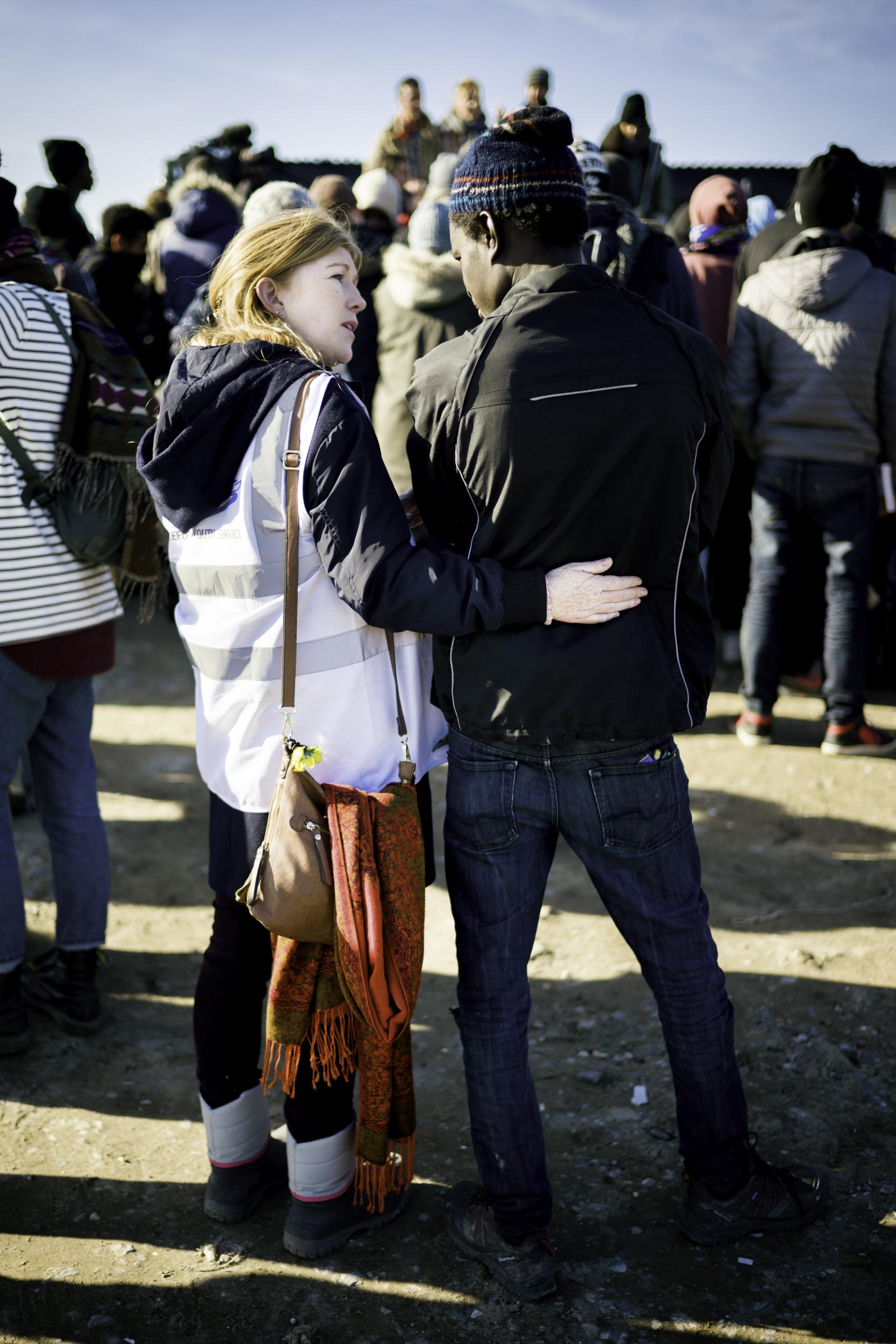 A volunteer giving a minor guidance and reassurance (Photo: Alan Schaller)