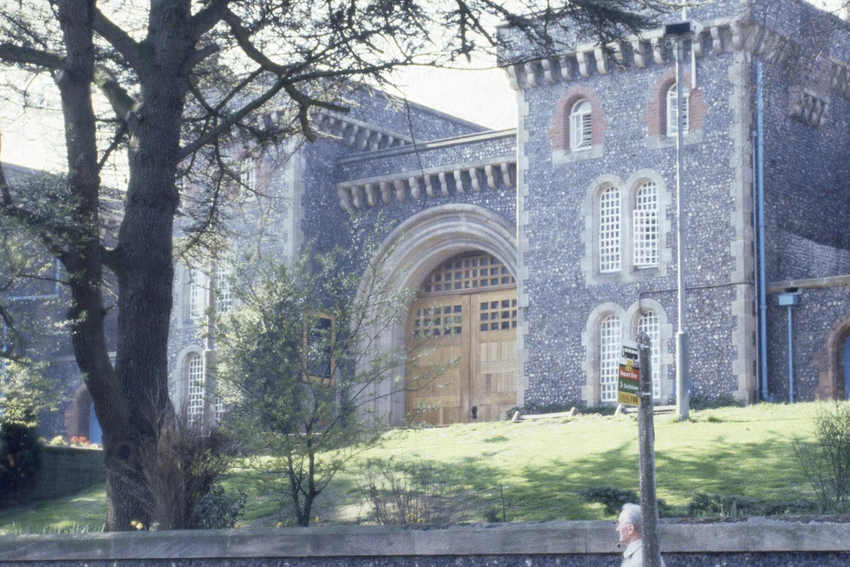 Specialist officers called to Lewes prison to control six-hour riot at ...